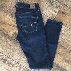 AMERICAN EAGLE JEGGING JEANS- size 4